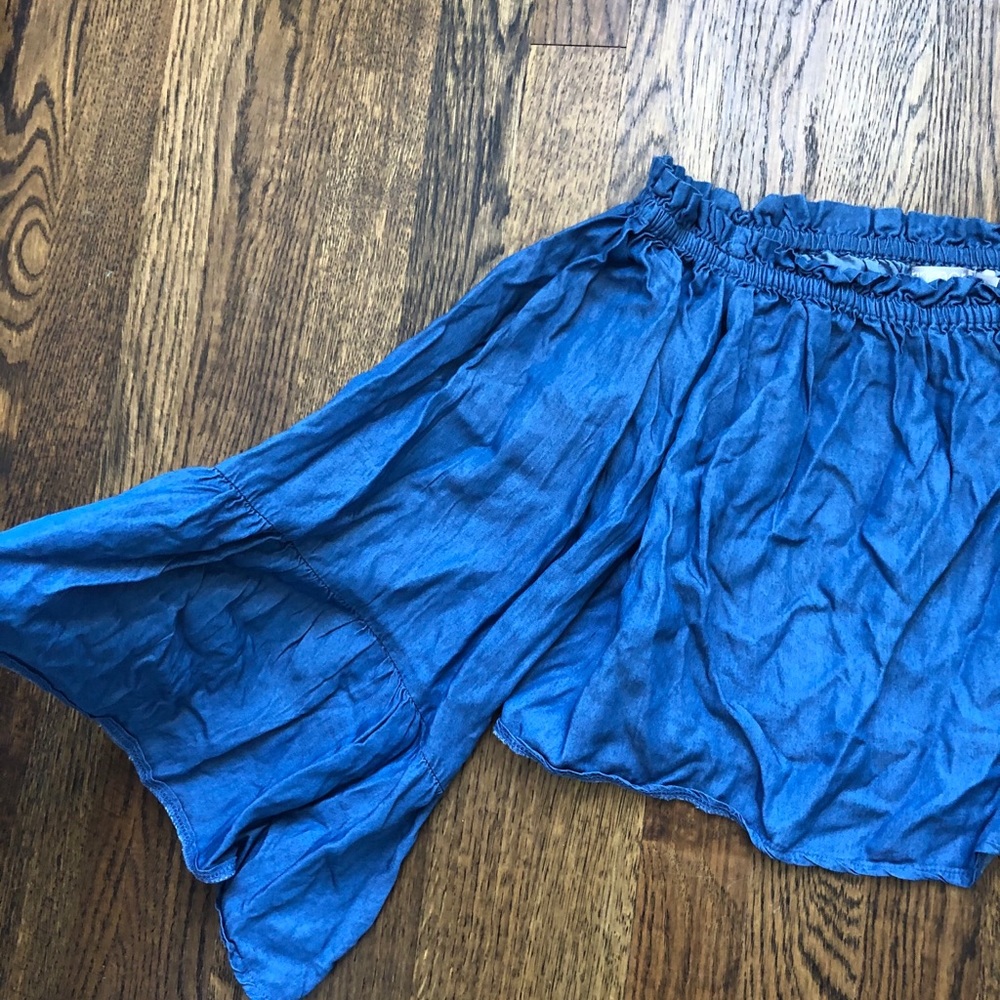 LF Crop Top - Picture 2 of 3